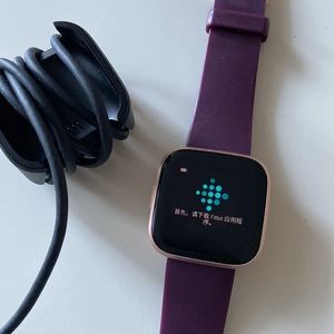 Fitbit Versa 2 in rose gold